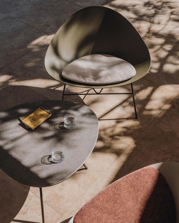 Silla y mesa de exterior Arper en Zaragoza