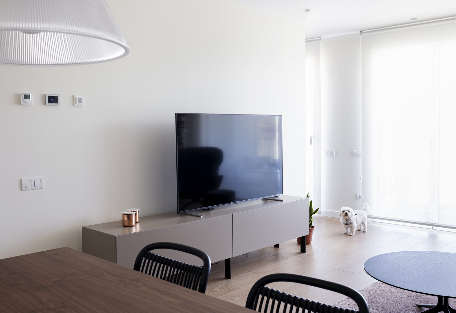 Salón cómodo y versátil en vivienda, Zaragoza